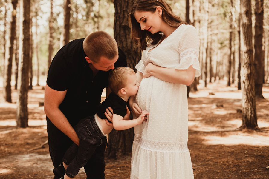 pregnancy announcement photo shoot