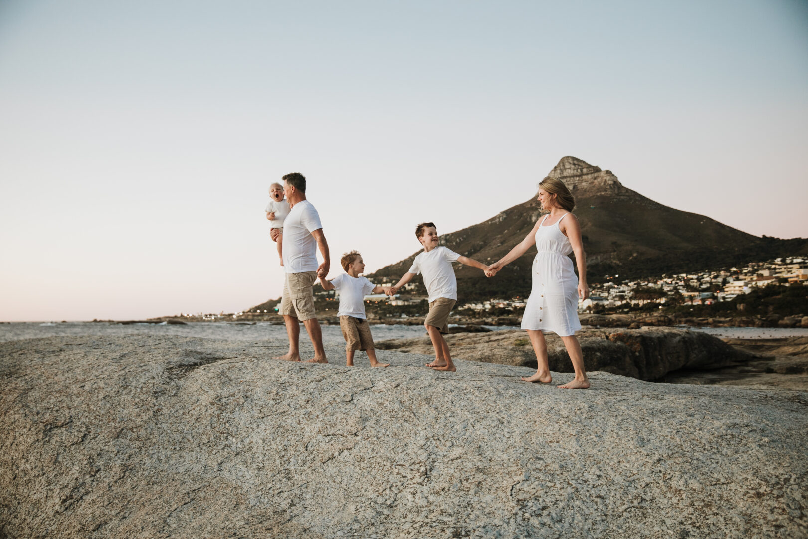 family photo shoot beach lions head cape town family photo shoot amy green photography to remember