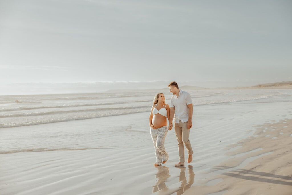 sunset maternity photo shoot strand beach